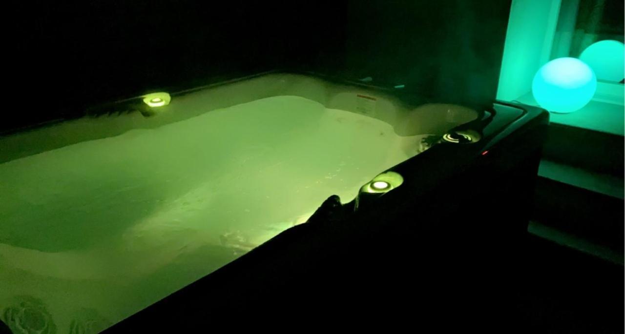 La Suite De Charme Du Mas De La Fontaine De Jonquier Avec Spa Privatif Séguret Kültér fotó