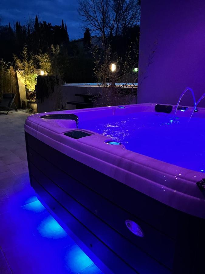 La Suite De Charme Du Mas De La Fontaine De Jonquier Avec Spa Privatif Séguret Kültér fotó