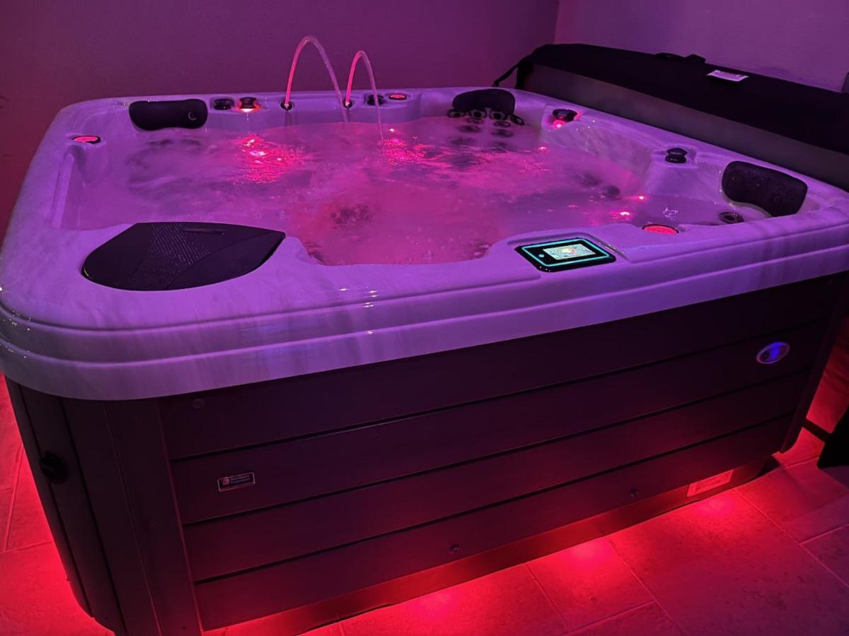 La Suite De Charme Du Mas De La Fontaine De Jonquier Avec Spa Privatif Séguret Kültér fotó