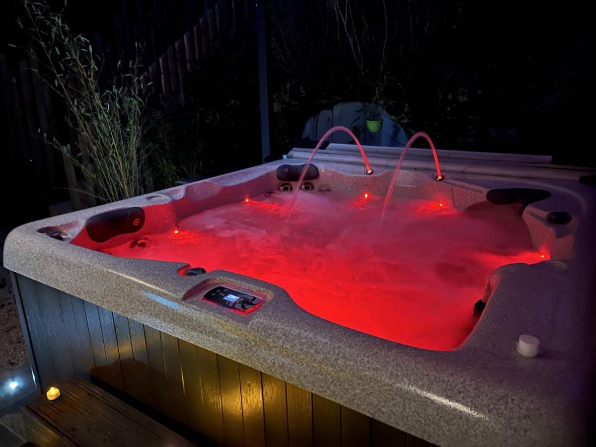 La Suite De Charme Du Mas De La Fontaine De Jonquier Avec Spa Privatif Séguret Kültér fotó