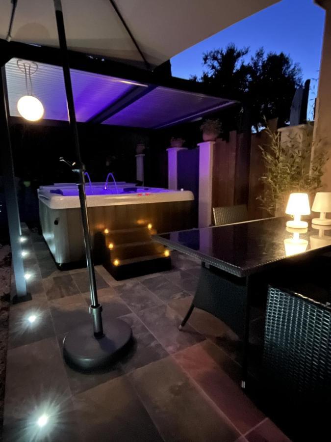 La Suite De Charme Du Mas De La Fontaine De Jonquier Avec Spa Privatif Séguret Kültér fotó